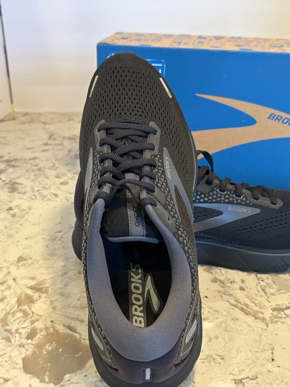 NWB New Men’s Brooks Ghost 14 Running  Shoes, Black Ebony color Way size 10